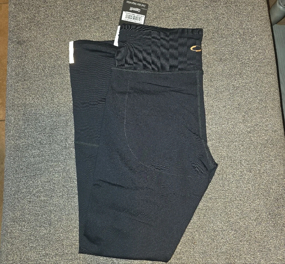 Copperfit High-Waist Black Leggings - Medium - Picture 8 of 11